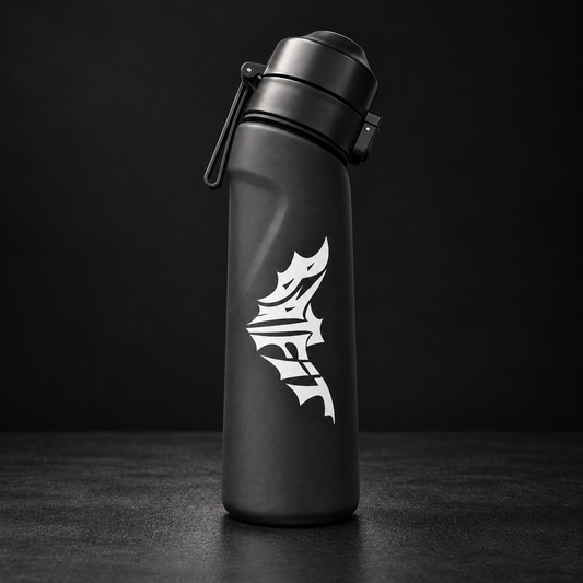 Gourde rétro-olfactive BatFit 750 ml noire en Tritan sans BPA, debout sur fond noir