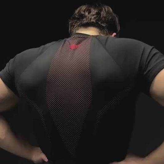 AEGIS ExoSkin porté, compression sur les pectoraux et les épaules